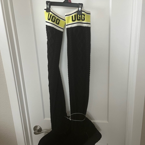 NWOT Ugg Platform Sweater Letter Boots - Size 9 - Picture 4 of 12